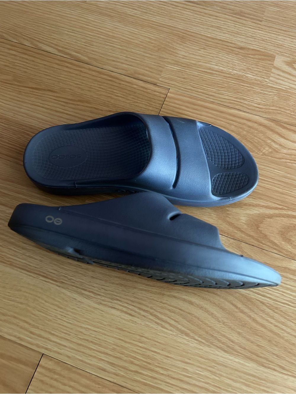 OOFOS OOah Recovery Slides Men’s 9 Women’s 11